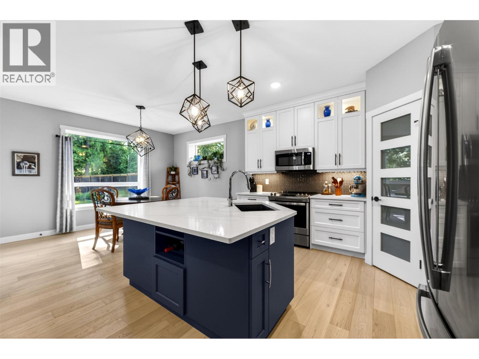 1015 N Hemlock Crescent, Sicamous photo 9