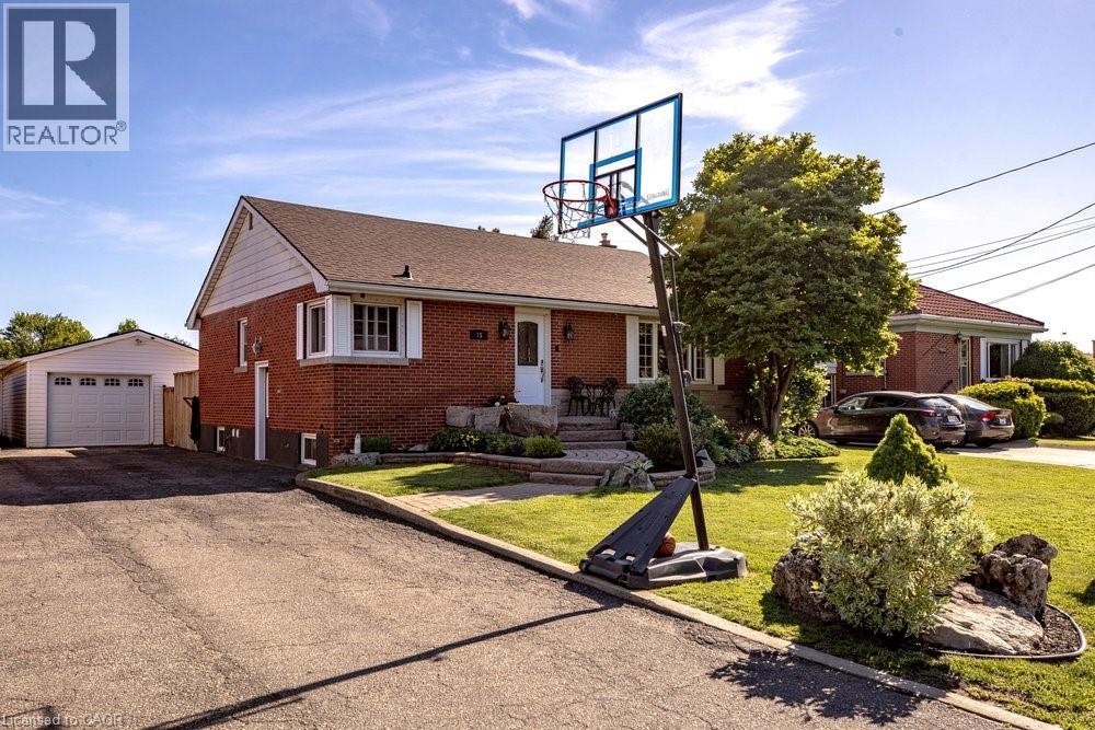 15 FAIRCOURT Drive, Stoney Creek, Ontario