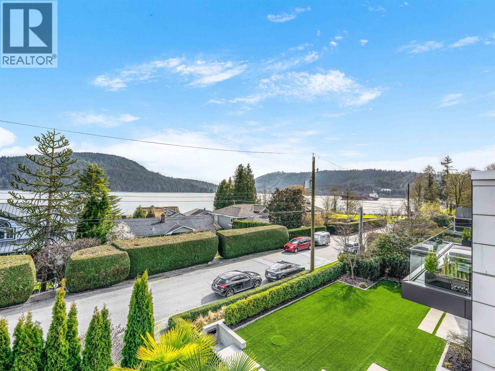 351 Beachview Drive, North Vancouver, British Columbia  V7G 1P5 - Photo 3 - R3103655