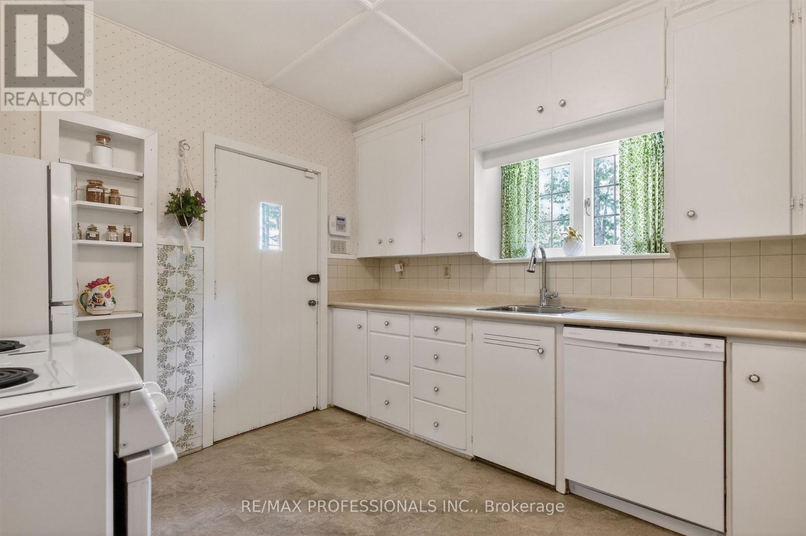 14 North Drive N, Toronto, Ontario  M9A 4P9 - Photo 14 - W13235322