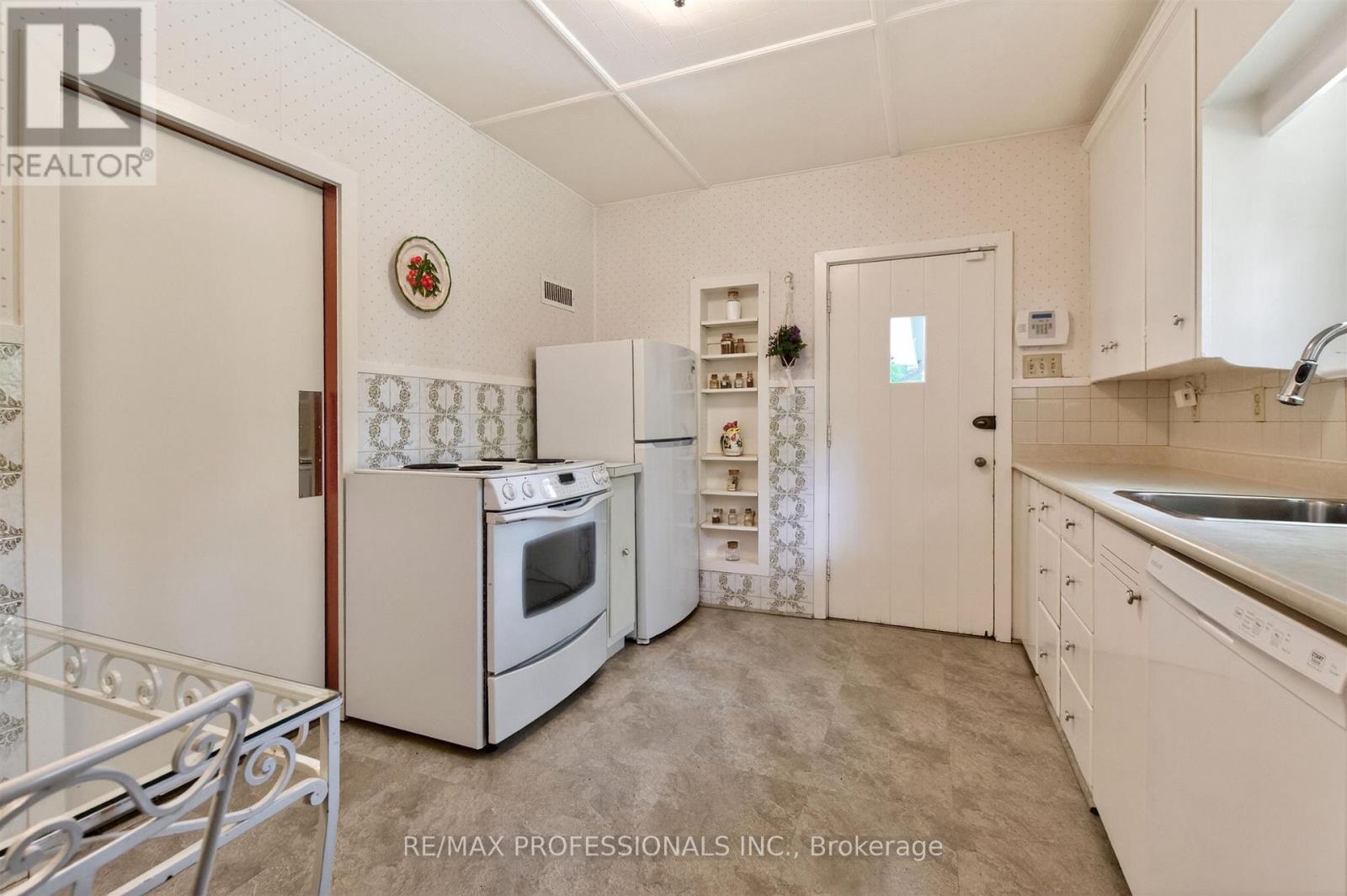 14 North Drive N, Toronto, Ontario  M9A 4P9 - Photo 15 - W13235322