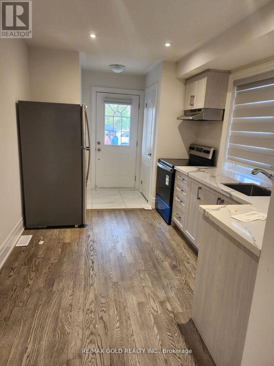 MAIN FLOOR - 17 HASHMI PLACE, Brampton, Ontario