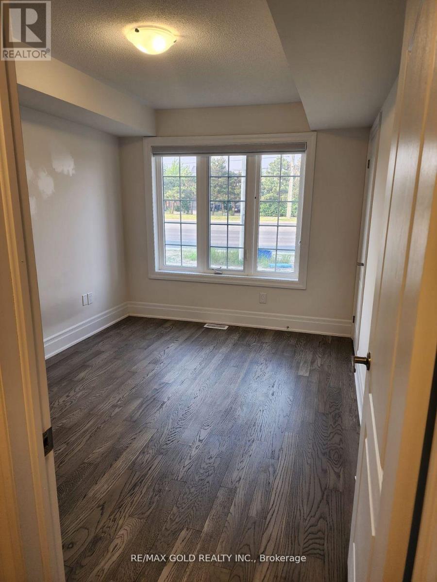 Main Floor - 17 Hashmi Place, Brampton, Ontario  L6Y 6K1 - Photo 3 - W13235402
