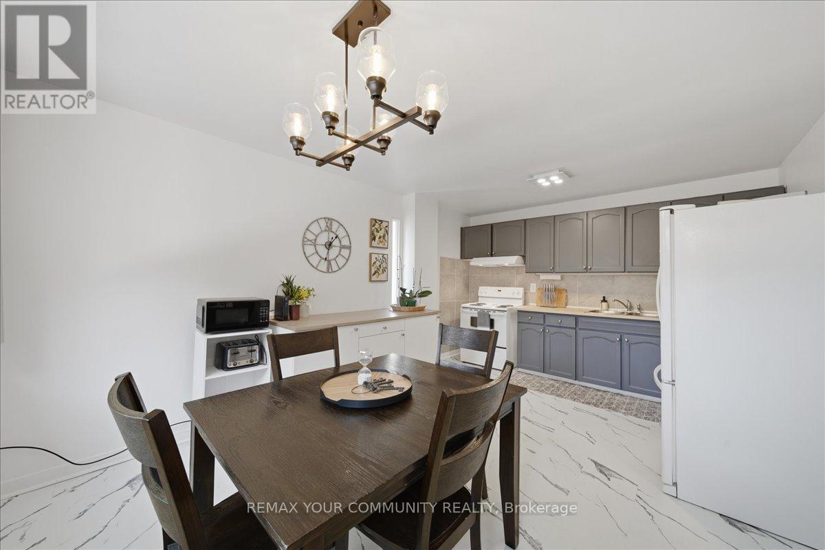 3 - 23 Brookwell Drive, Toronto, Ontario  M3M 2X9 - Photo 2 - W13235448