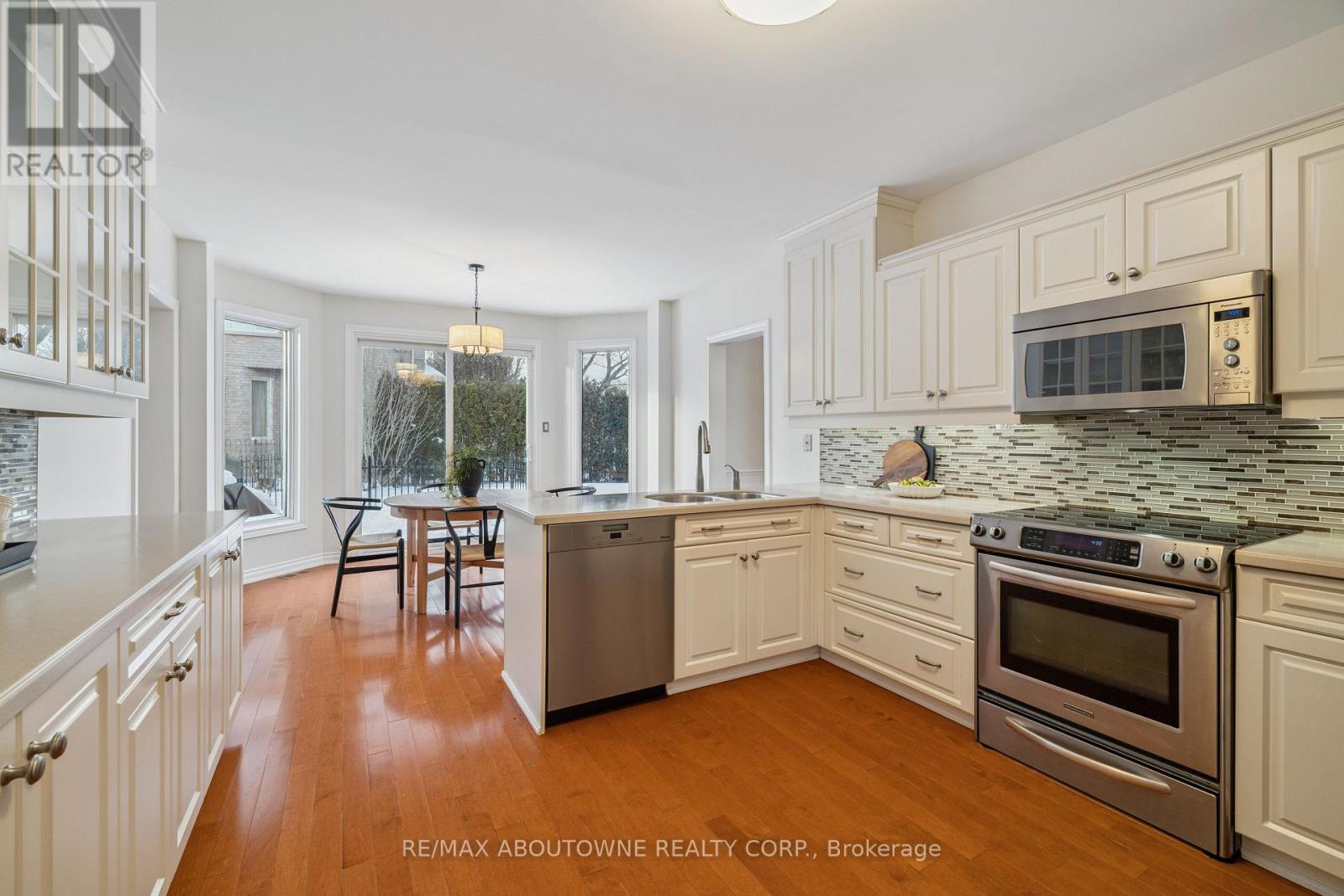 1424 The Links Drive, Oakville, Ontario  L6M 2N9 - Photo 12 - W13235464