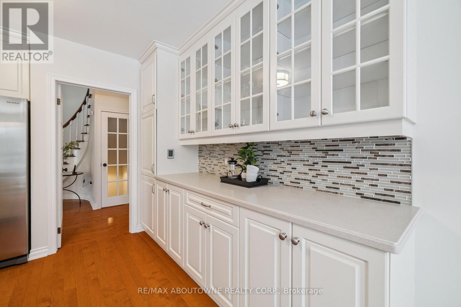 1424 The Links Drive, Oakville, Ontario  L6M 2N9 - Photo 13 - W13235464