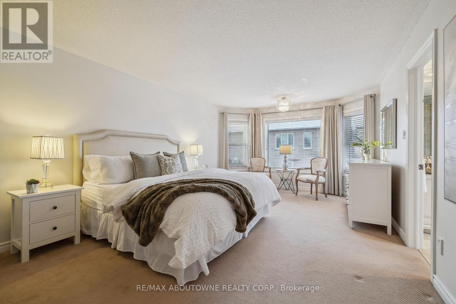 1424 The Links Drive, Oakville, Ontario  L6M 2N9 - Photo 14 - W13235464
