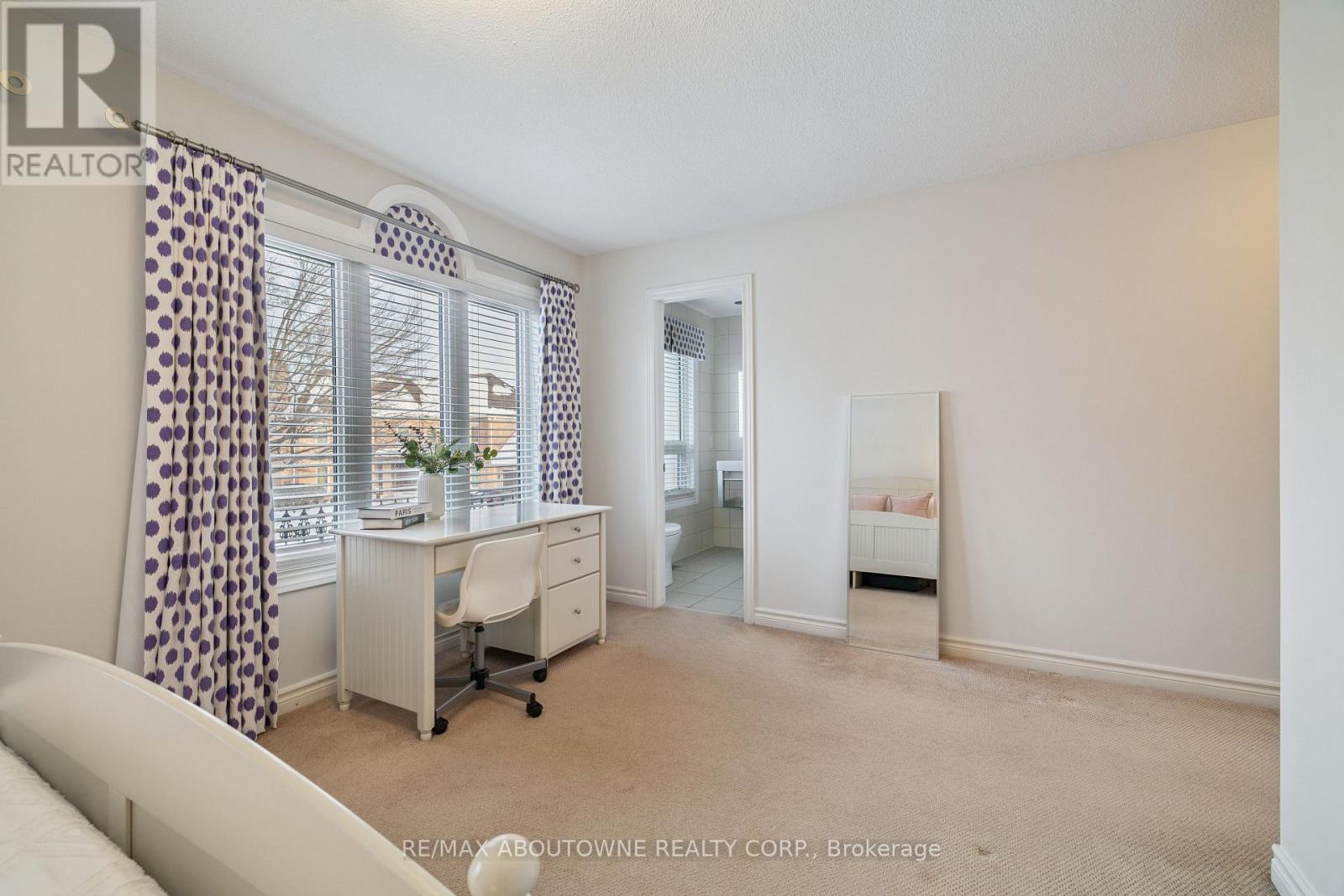 1424 The Links Drive, Oakville, Ontario  L6M 2N9 - Photo 19 - W13235464