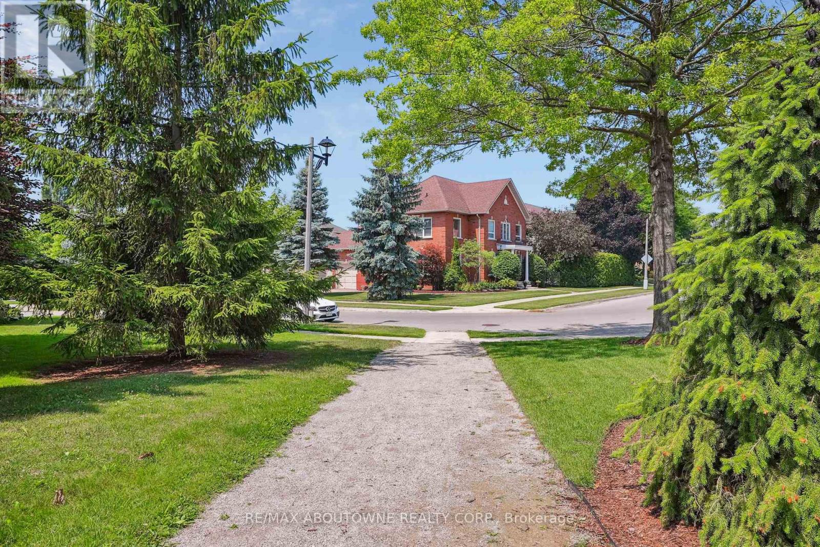 1424 The Links Drive, Oakville, Ontario  L6M 2N9 - Photo 39 - W13235464