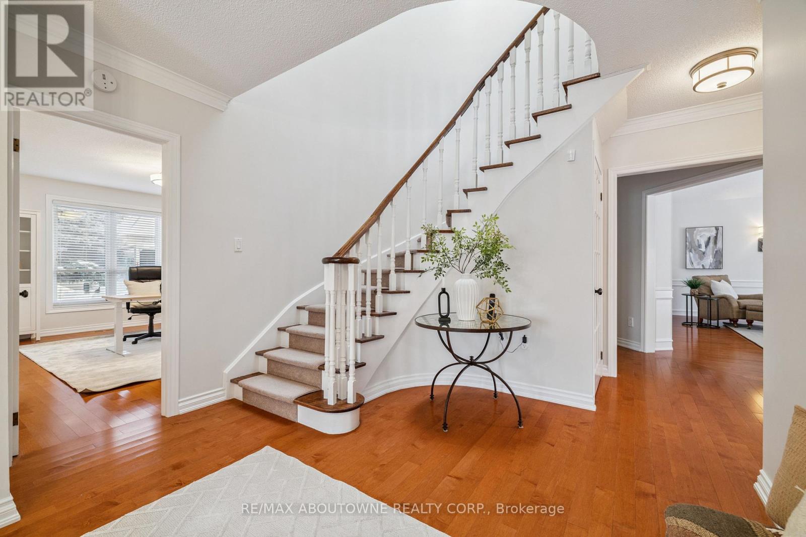 1424 The Links Drive, Oakville, Ontario  L6M 2N9 - Photo 4 - W13235464