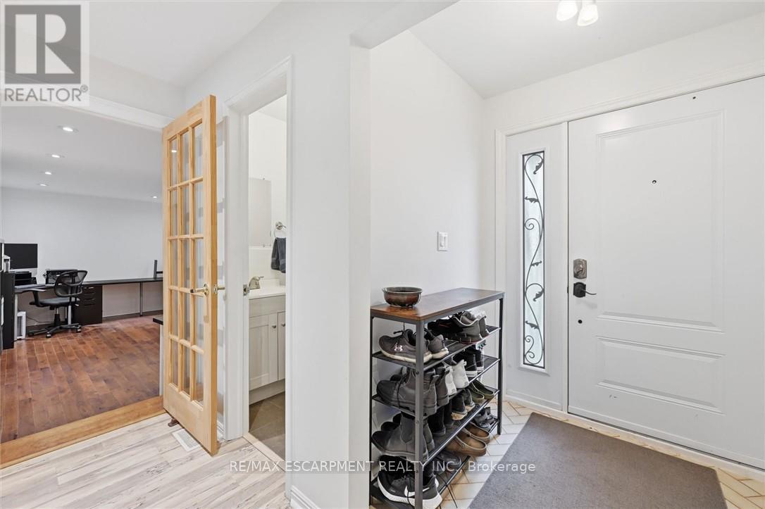 712 Auburn Crescent, Burlington, Ontario  L7L 5B2 - Photo 8 - W13235490
