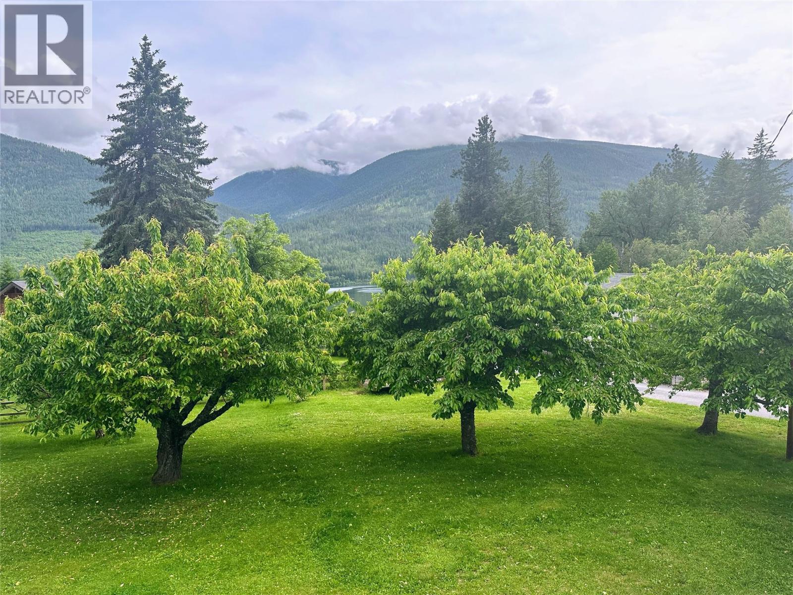 5924 Stafford Road, Nelson, British Columbia  V1L 6P3 - Photo 4 - 10389832