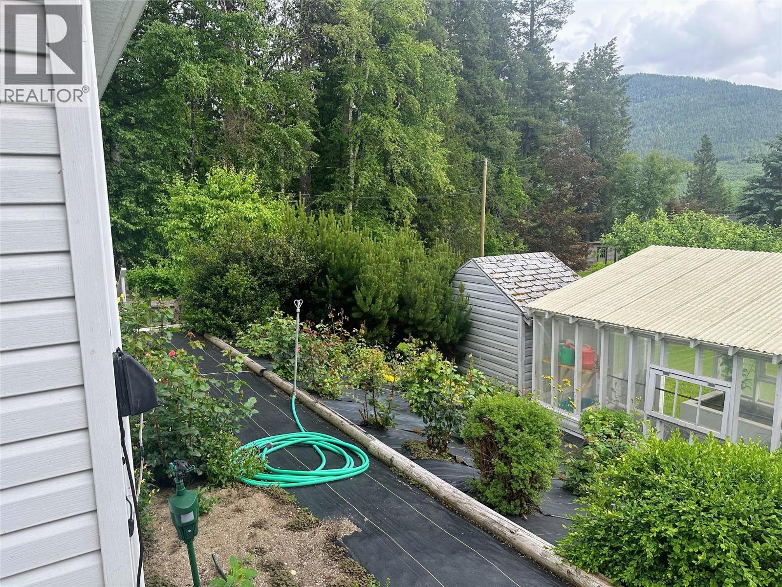5924 Stafford Road, Nelson, British Columbia  V1L 6P3 - Photo 16 - 10389832