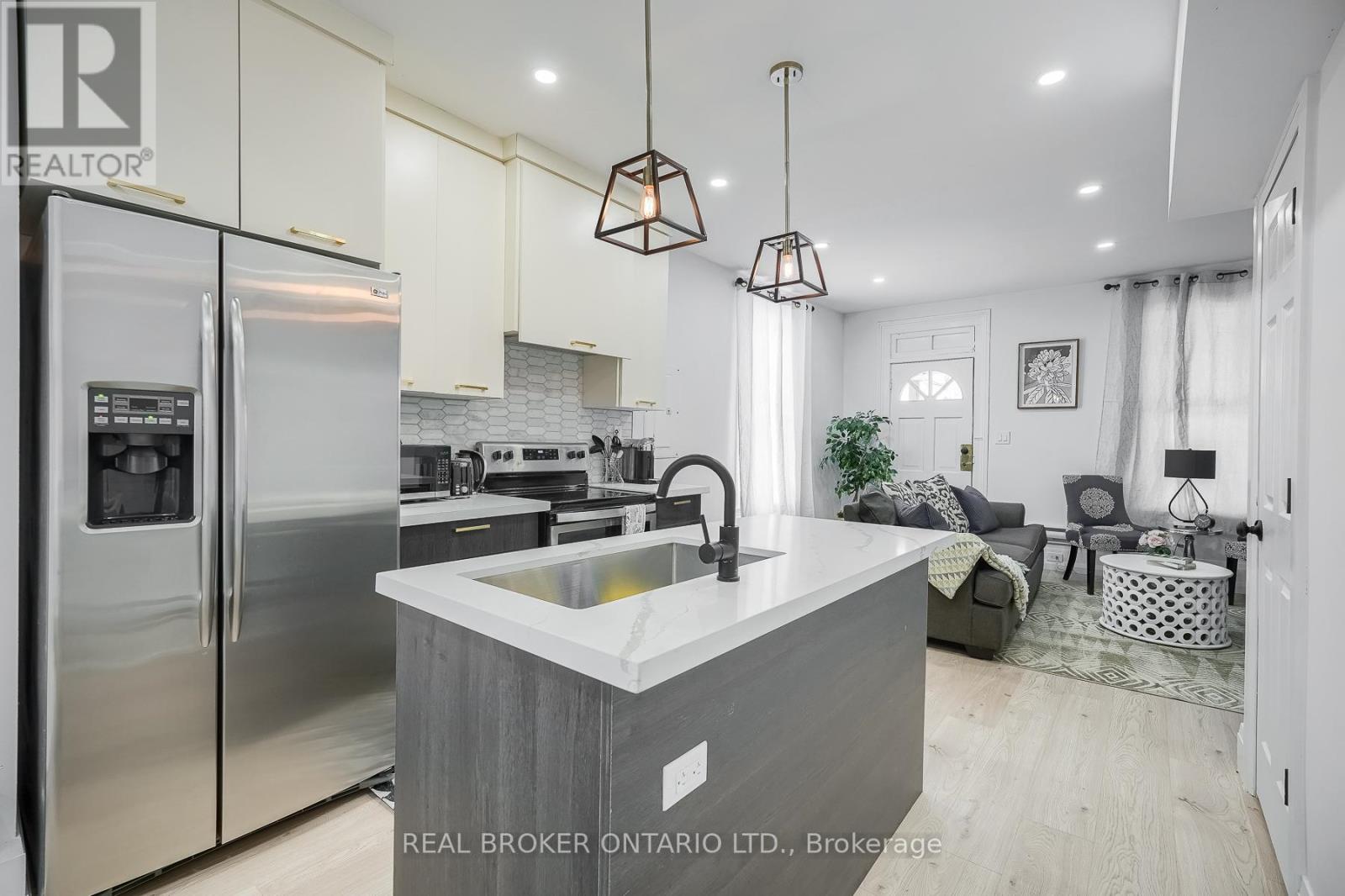 8 Elizabeth Street, St. Catharines, Ontario  L2R 2L1 - Photo 5 - X13235514