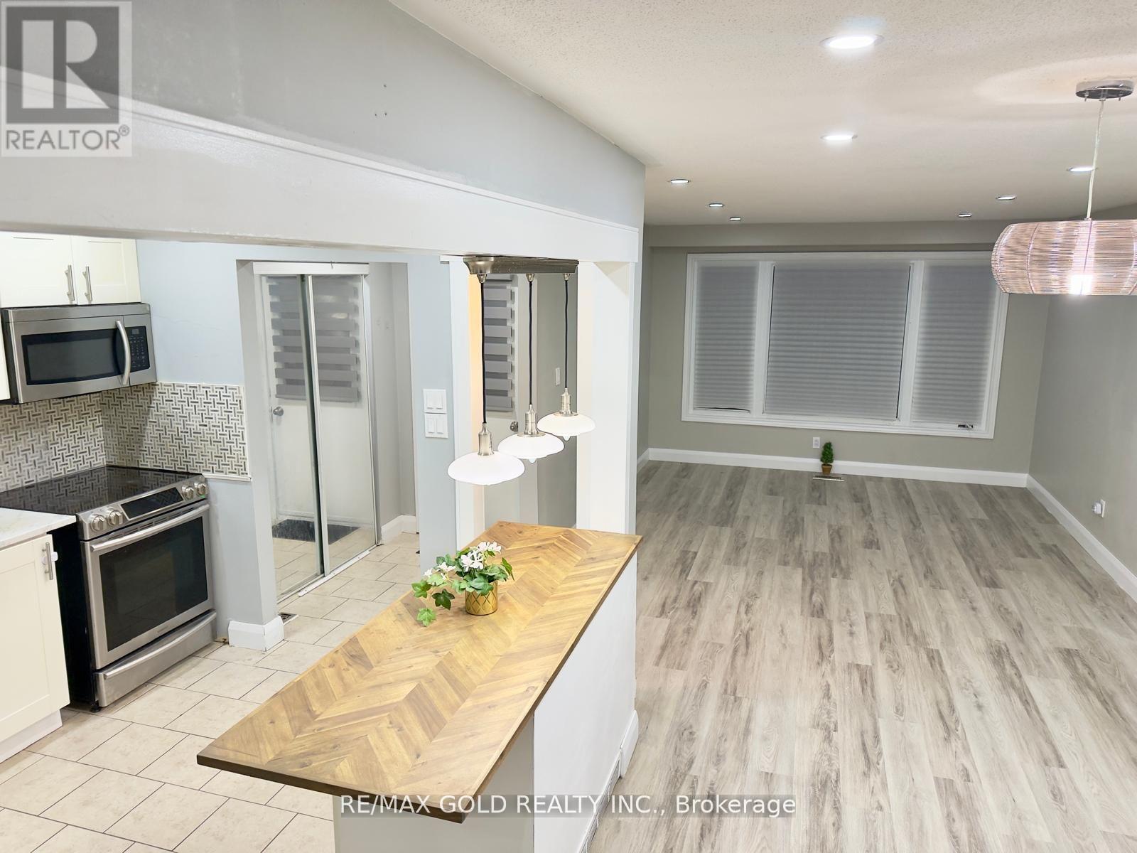 156 Mooregate Crescent, Kitchener, Ontario  N2M 2G1 - Photo 5 - X13235548