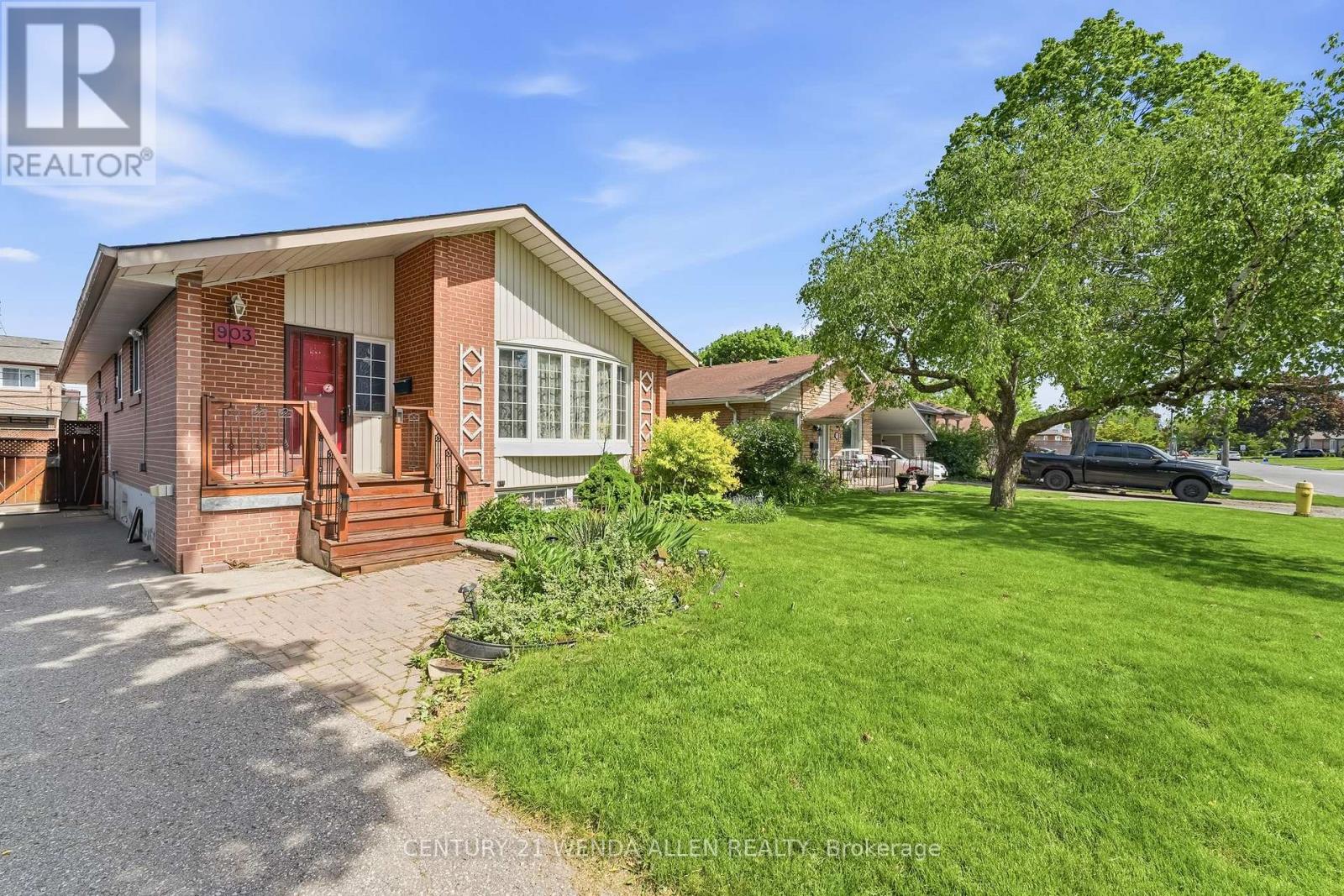 903 Grenoble Boulevard, Pickering, Ontario  L1W 1T9 - Photo 2 - E13235640