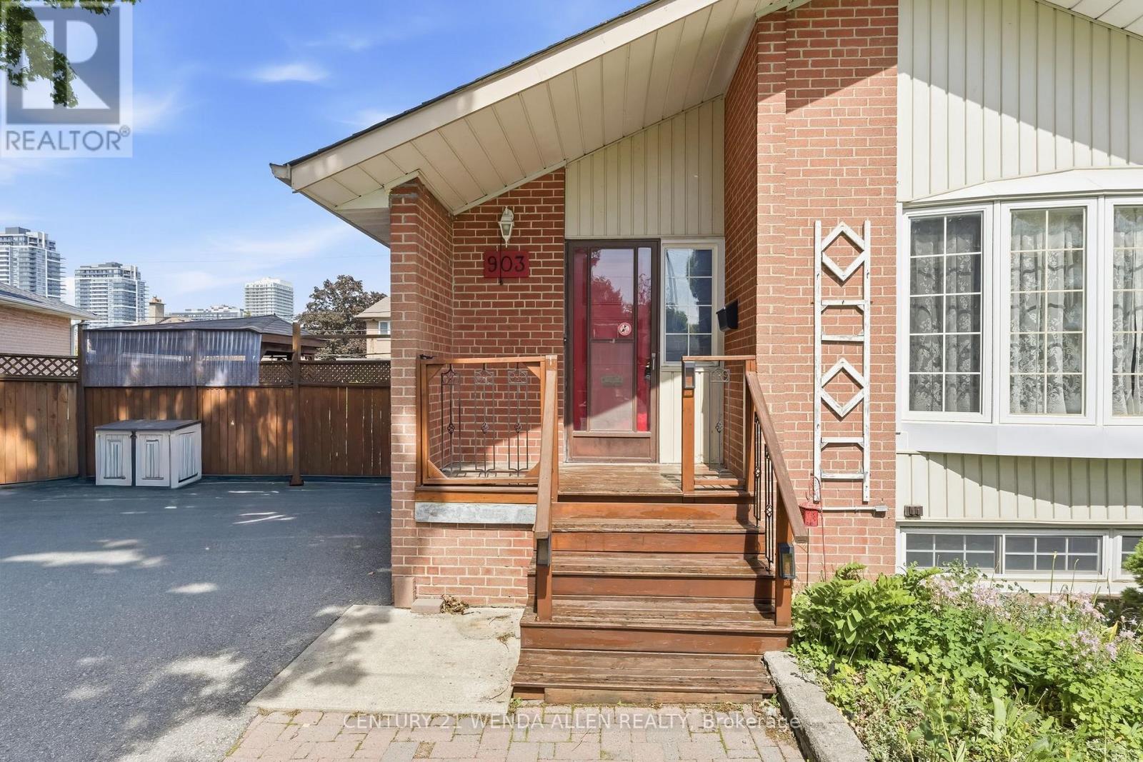 903 Grenoble Boulevard, Pickering, Ontario  L1W 1T9 - Photo 4 - E13235640