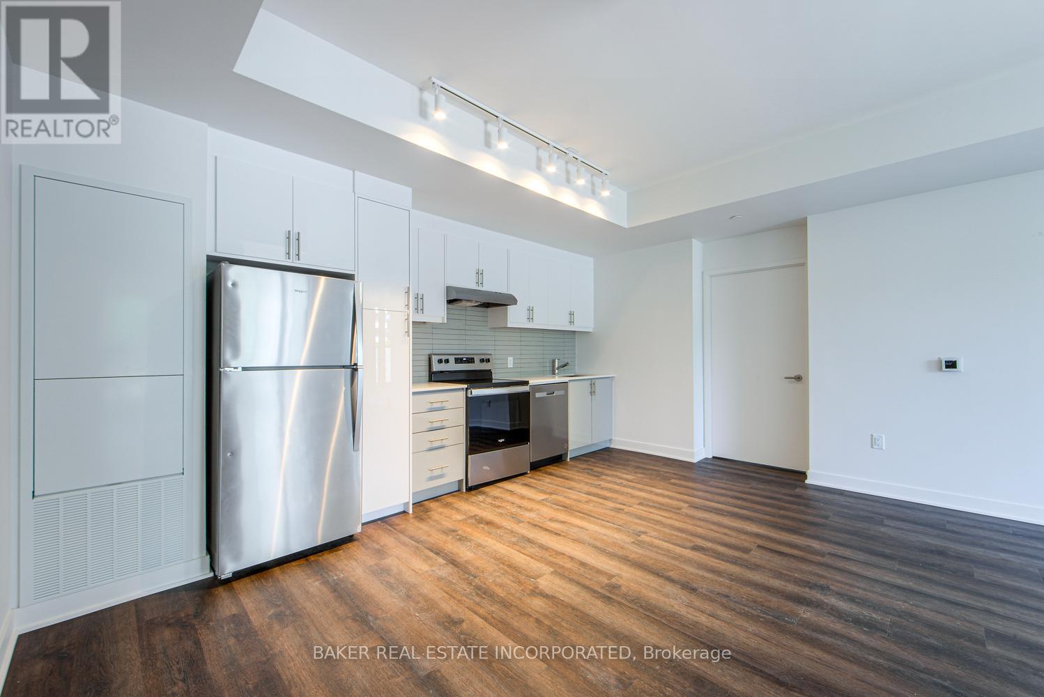 221 - 3030 PHARMACY AVENUE, Toronto, Ontario