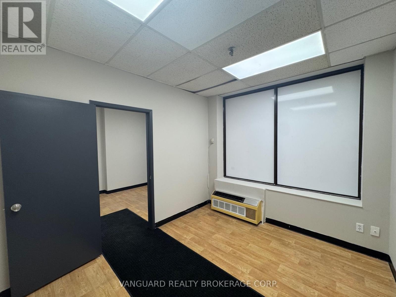 17 & 19 - 877 Alness Street, Toronto, Ontario  M3J 2X4 - Photo 11 - W13233594