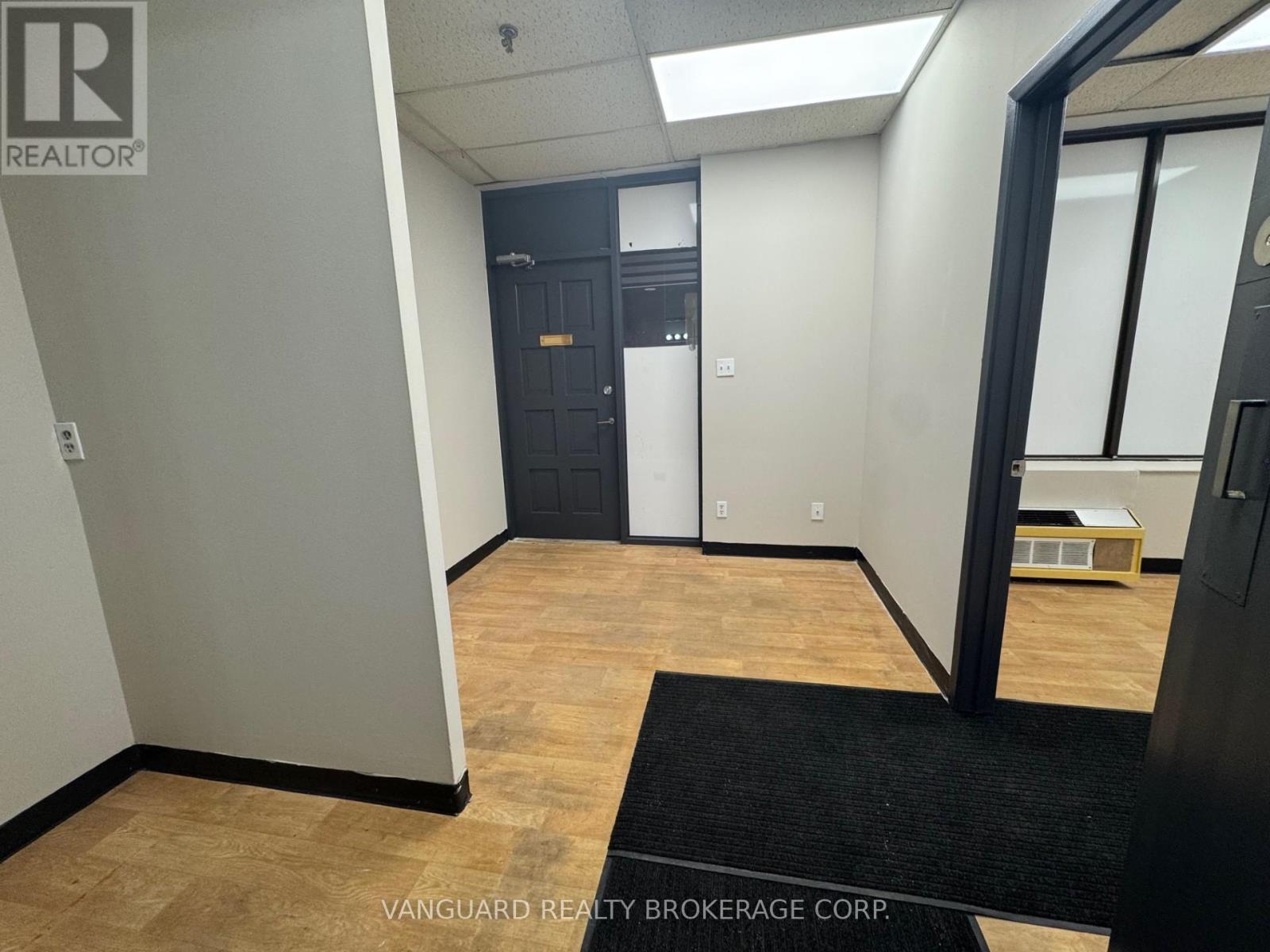 17 & 19 - 877 Alness Street, Toronto, Ontario  M3J 2X4 - Photo 13 - W13233594