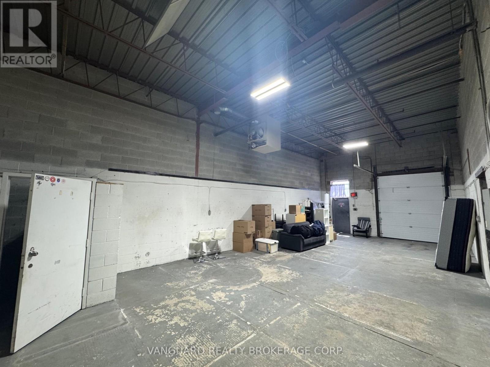 17 & 19 - 877 Alness Street, Toronto, Ontario  M3J 2X4 - Photo 14 - W13233594