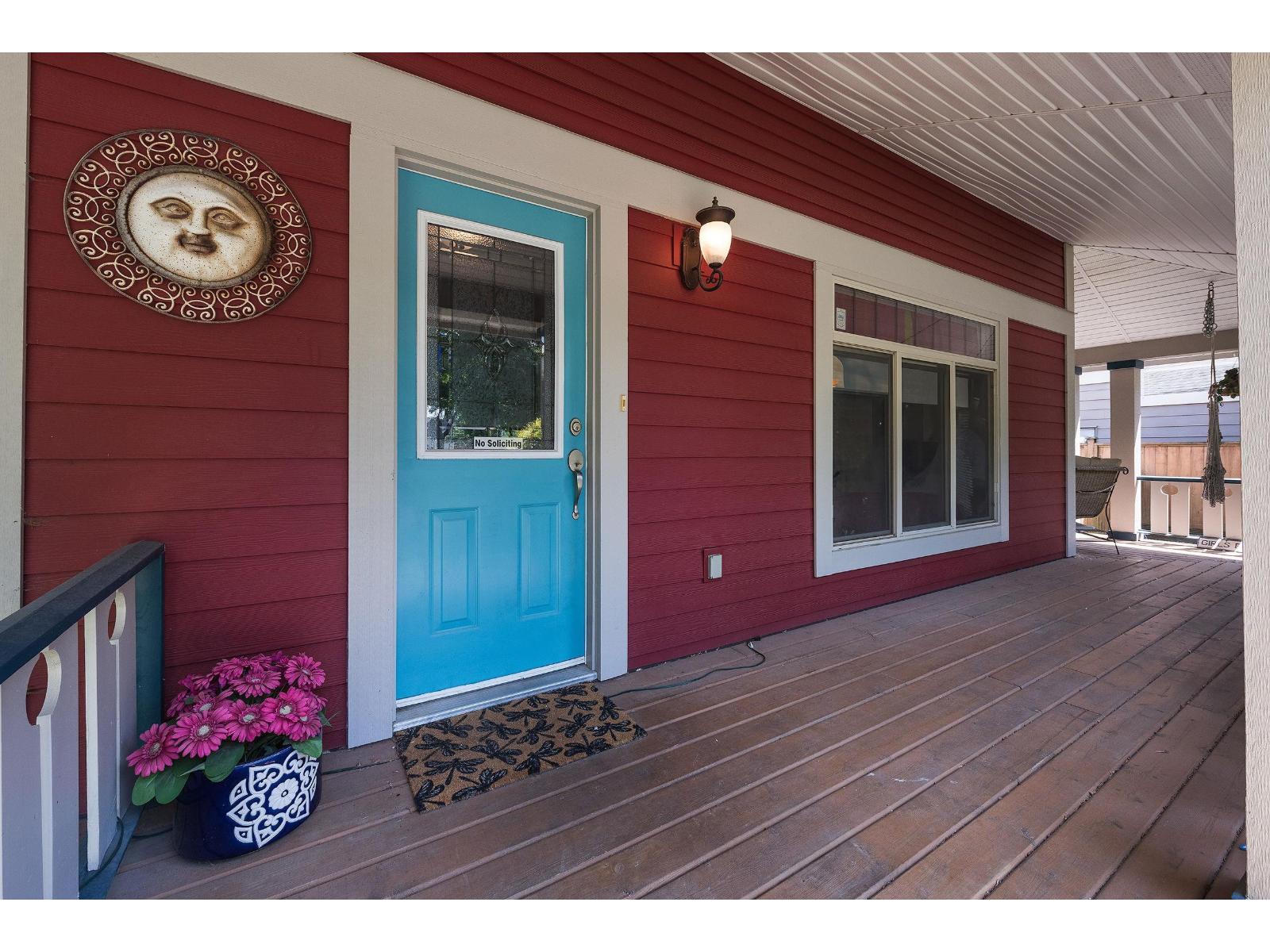 5980 Matsqui Street, Garrison Crossing, Chilliwack, British Columbia  V2R 0G6 - Photo 2 - R3131377