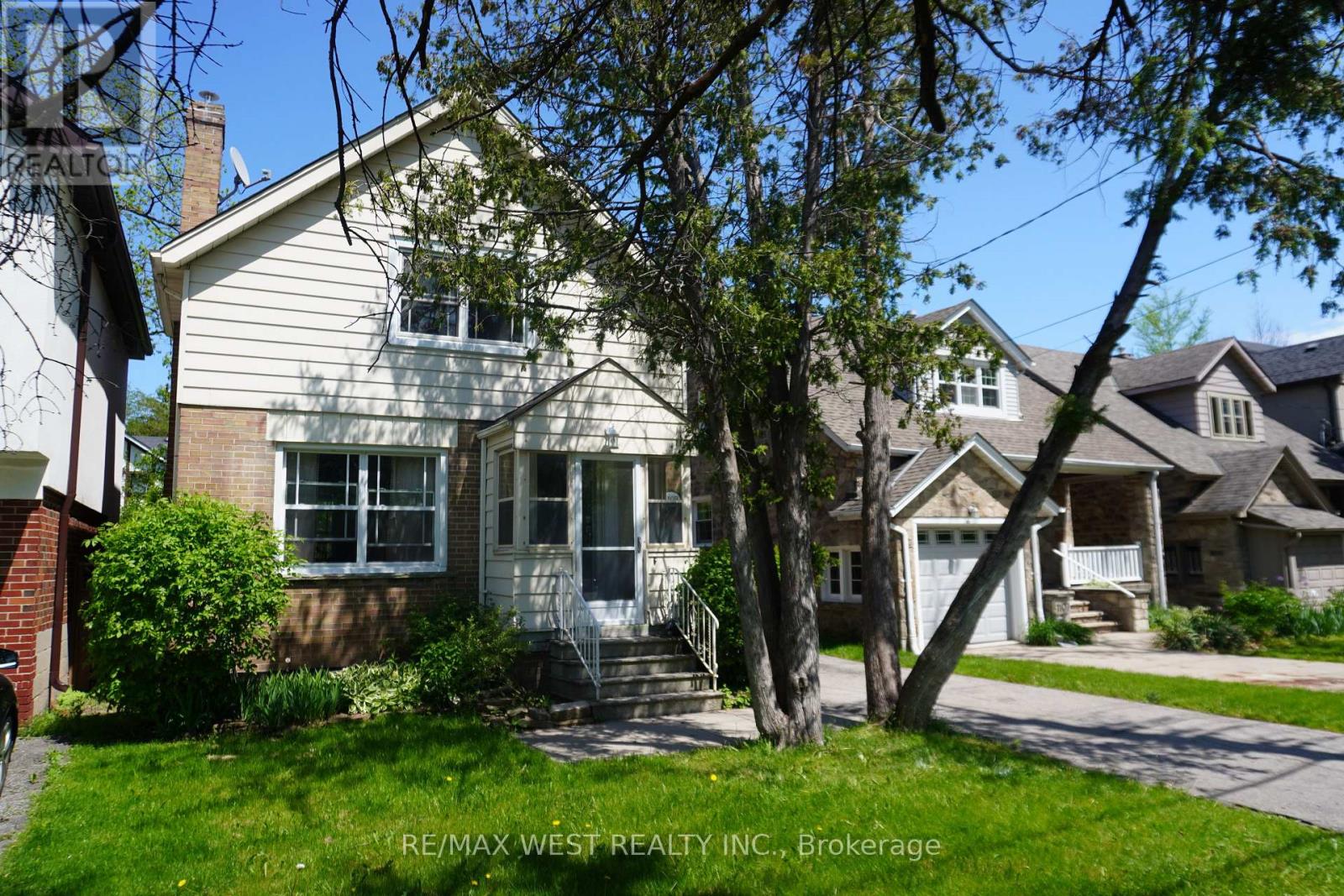 1109 ROYAL YORK ROAD, Toronto, Ontario