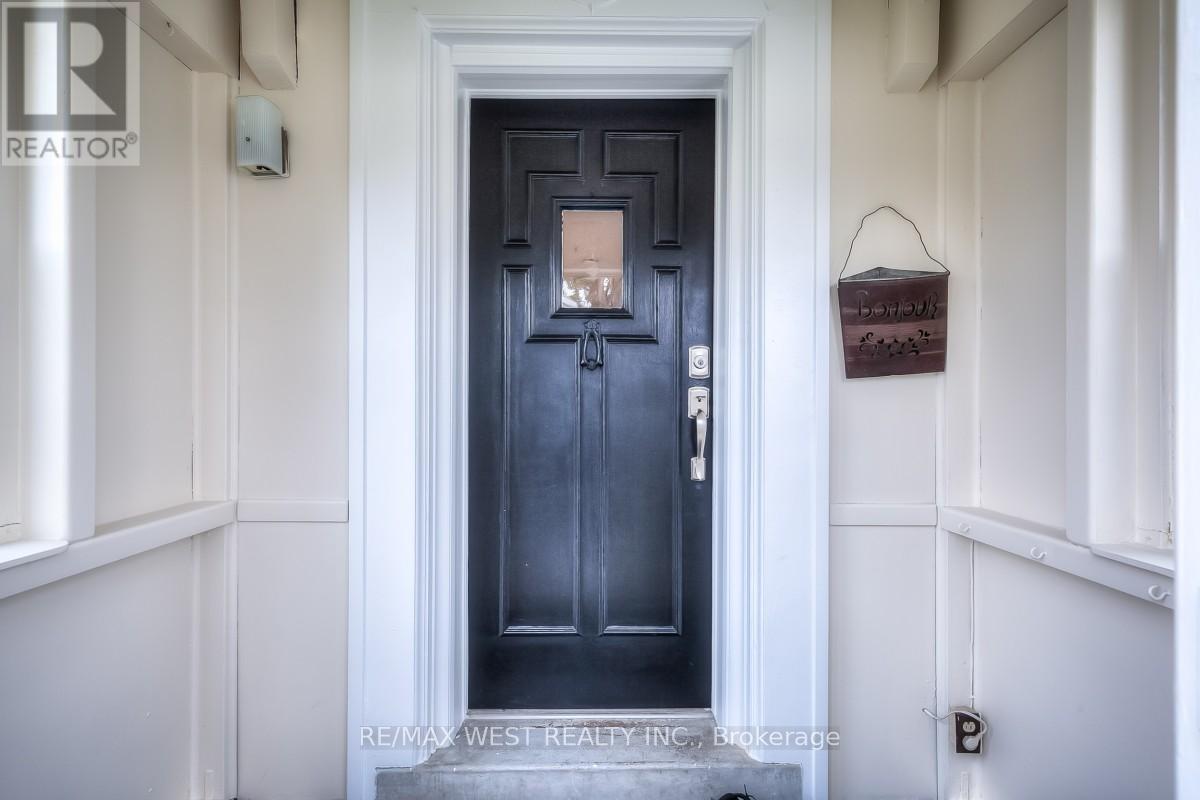 1109 Royal York Road, Toronto, Ontario  M8X 2G8 - Photo 2 - W13235750