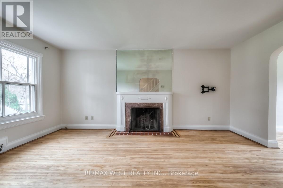 1109 Royal York Road, Toronto, Ontario  M8X 2G8 - Photo 4 - W13235750