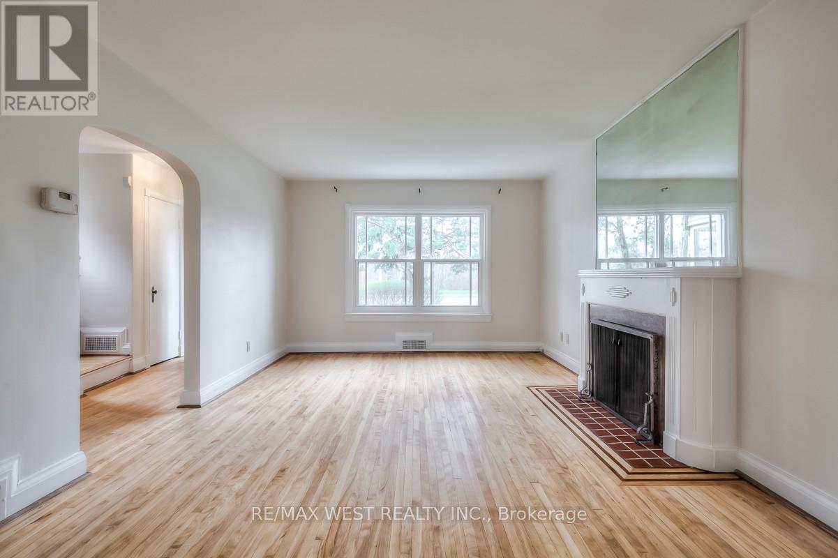 1109 Royal York Road, Toronto, Ontario  M8X 2G8 - Photo 5 - W13235750