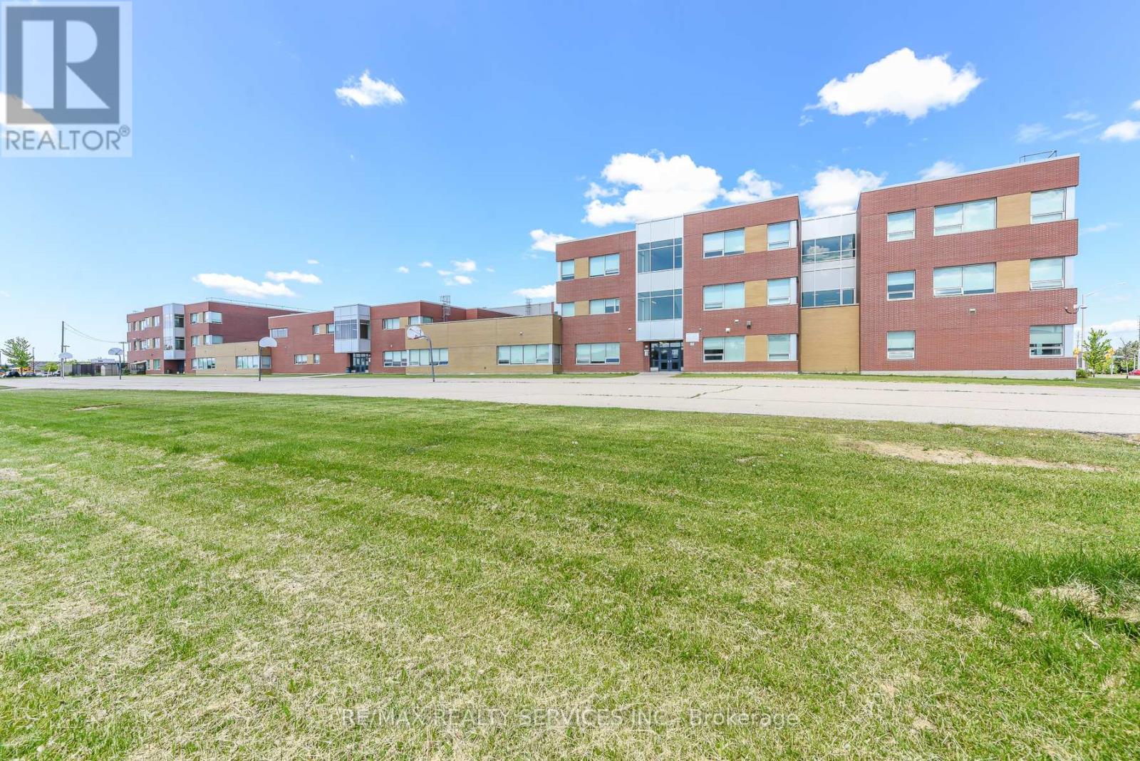 15 Peach Drive S, Brampton, Ontario  L6R 0W5 - Photo 40 - W13235538