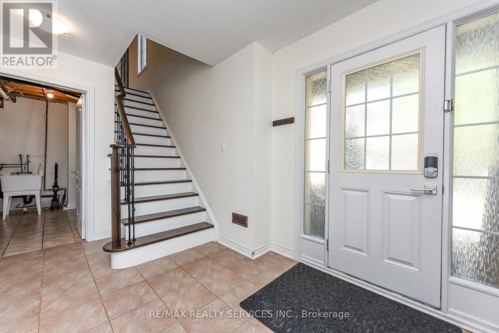 15 Peach Drive S, Brampton, Ontario  L6R 0W5 - Photo 6 - W13235538