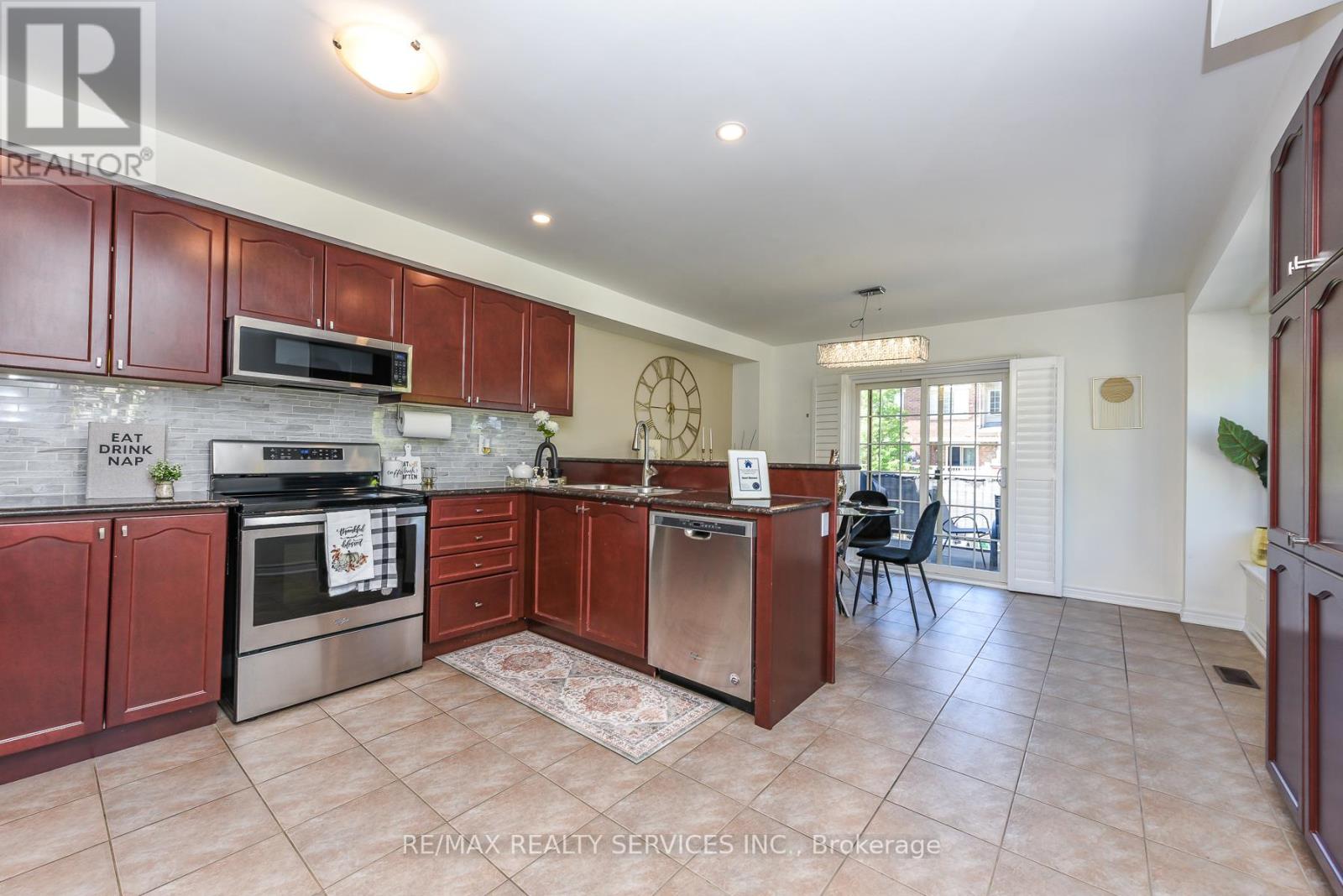 15 Peach Drive S, Brampton, Ontario  L6R 0W5 - Photo 13 - W13235538