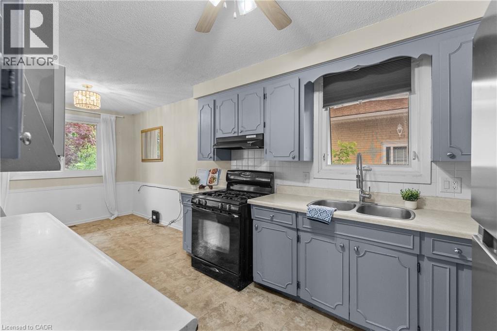11 Abraham Drive, St. Catharines, Ontario  L2M 6K7 - Photo 4 - 40834848
