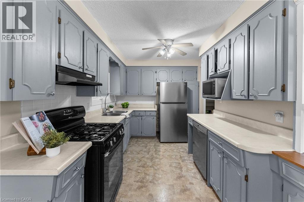 11 Abraham Drive, St. Catharines, Ontario  L2M 6K7 - Photo 7 - 40834848