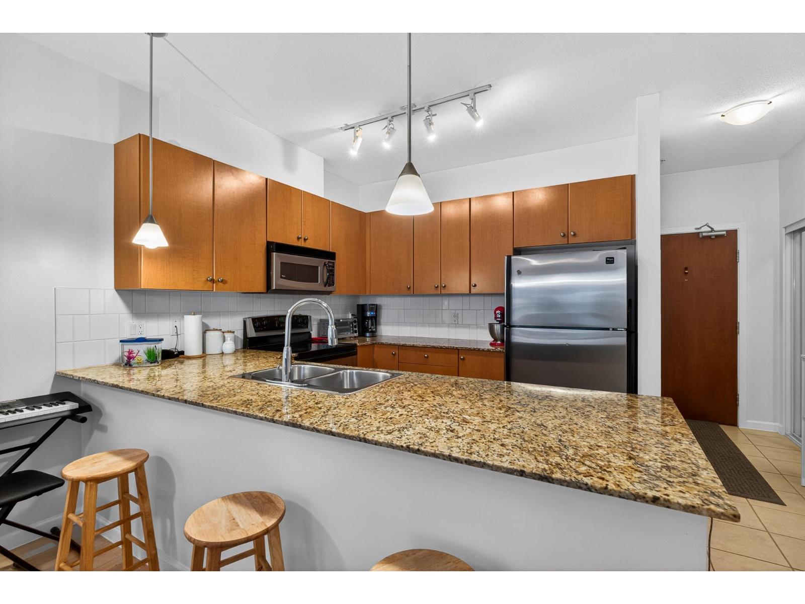 121 15385 101a Avenue, Surrey, British Columbia  V3R 0B4 - Photo 8 - R3131072
