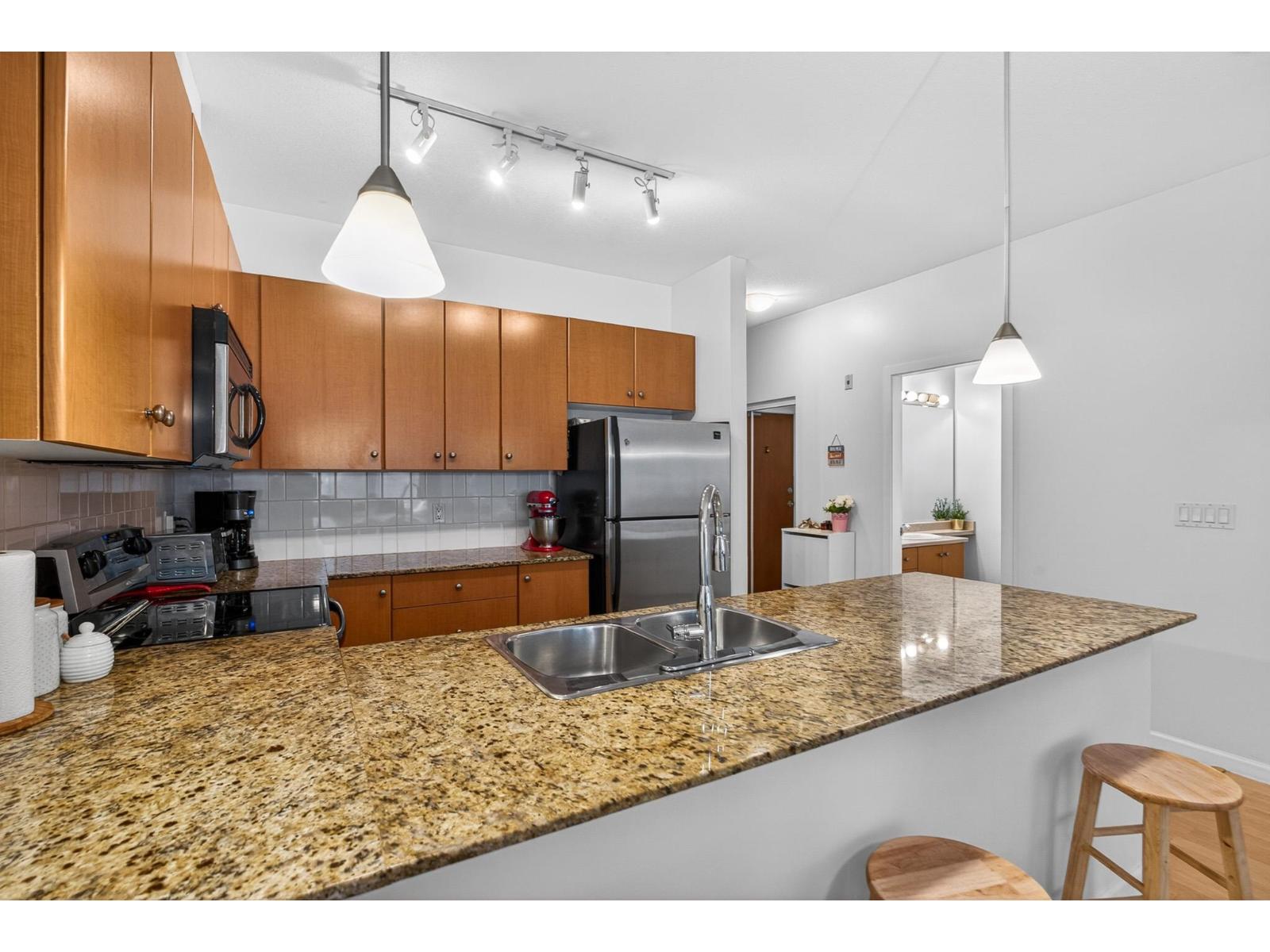 121 15385 101a Avenue, Surrey, British Columbia  V3R 0B4 - Photo 11 - R3131072
