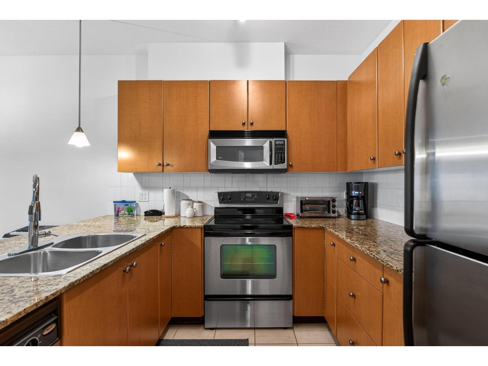 121 15385 101a Avenue, Surrey, British Columbia  V3R 0B4 - Photo 10 - R3131072