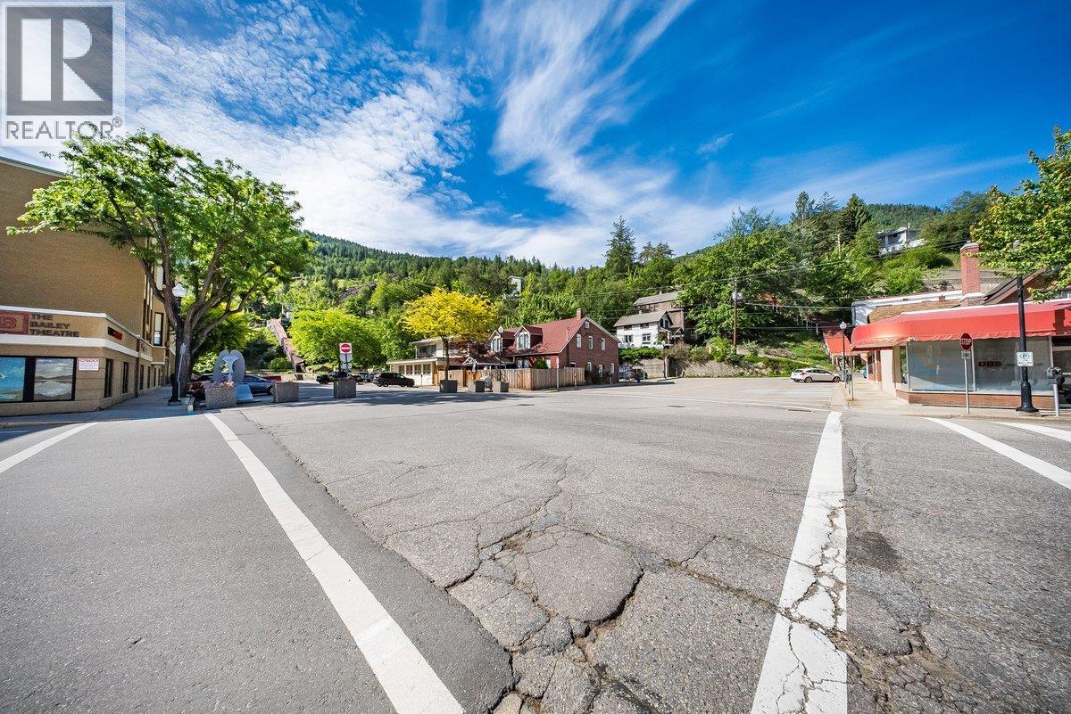 1500 Cedar Avenue, Trail, British Columbia V1R 4C6 - Photo 4 - 10389784