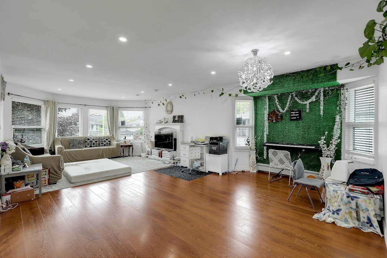13724 91 Avenue, Surrey, British Columbia  V3V 7X1 - Photo 2 - R3131484