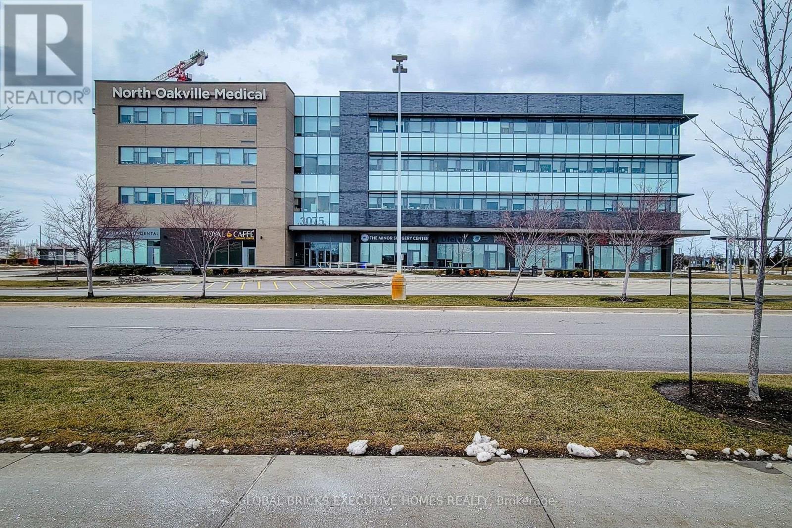 424 - 3075 Hospital Gate, Oakville, Ontario L6M 1M1 - Photo 3 - W12957422