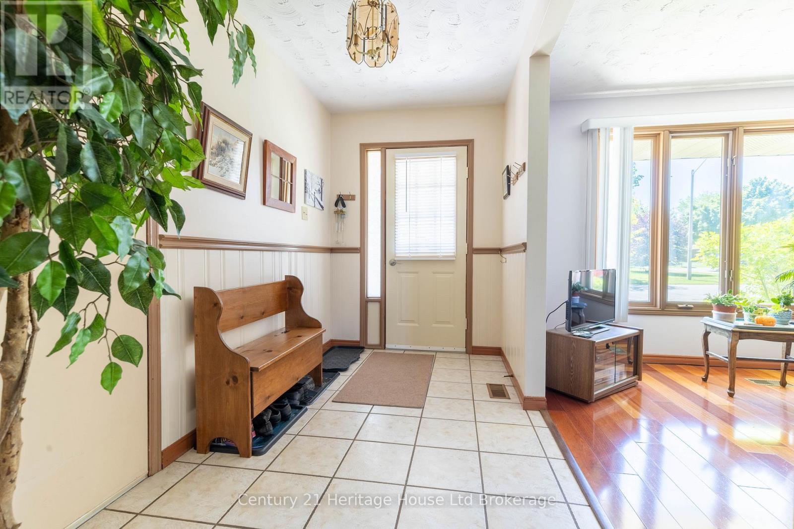 12 Spartan Drive, Brantford, Ontario  N3R 6C7 - Photo 3 - X13235924