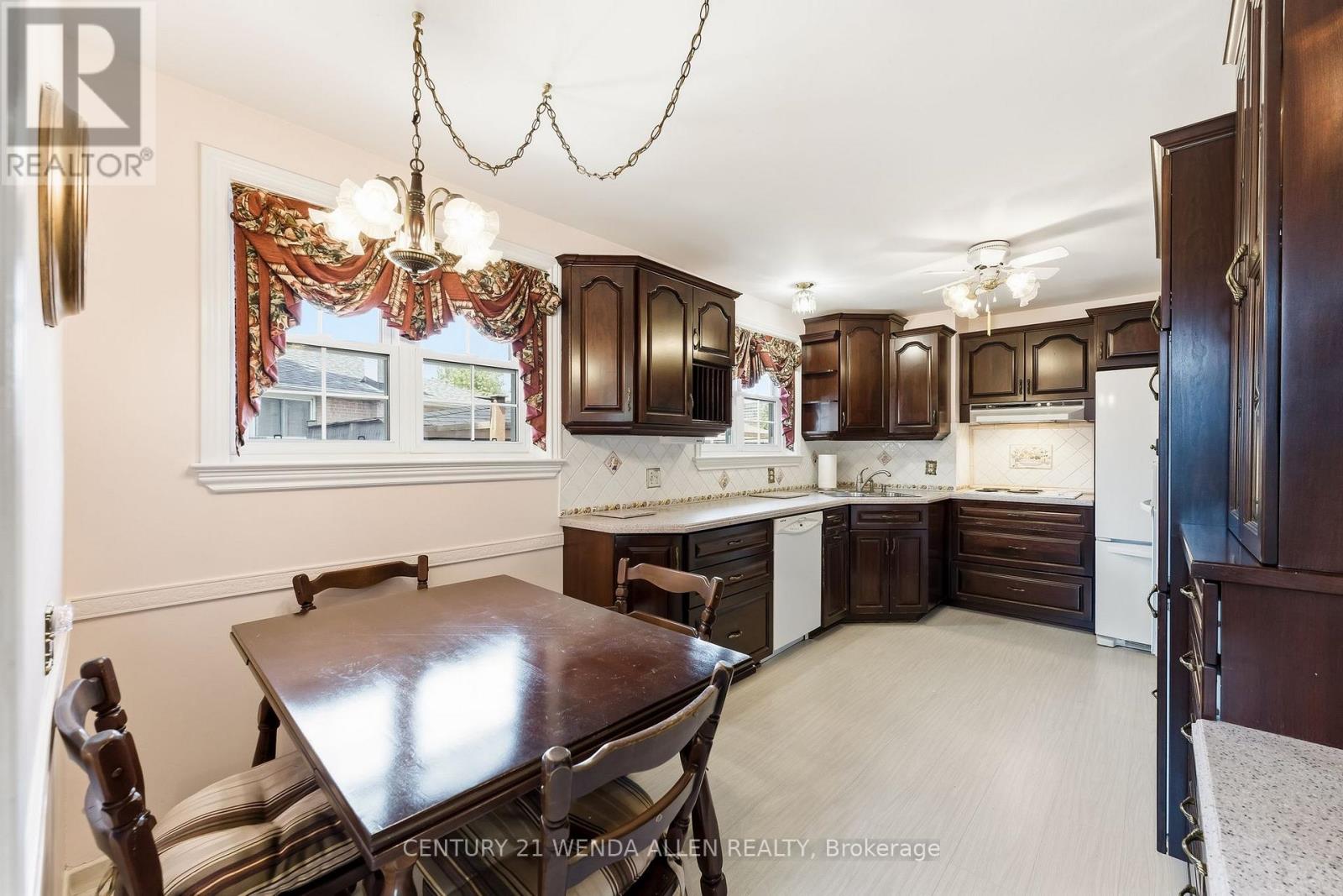 903 Grenoble Boulevard, Pickering, Ontario  L1W 1T9 - Photo 5 - E13235640