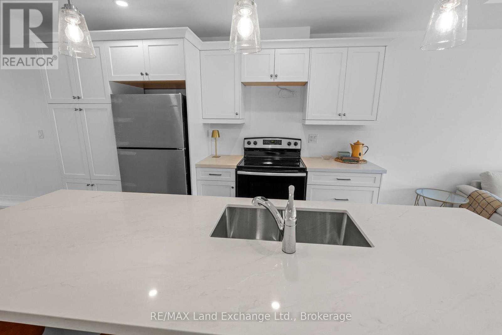 98 Eagle Court, Saugeen Shores, Ontario N0H 2C3 - Photo 17 - X13236100