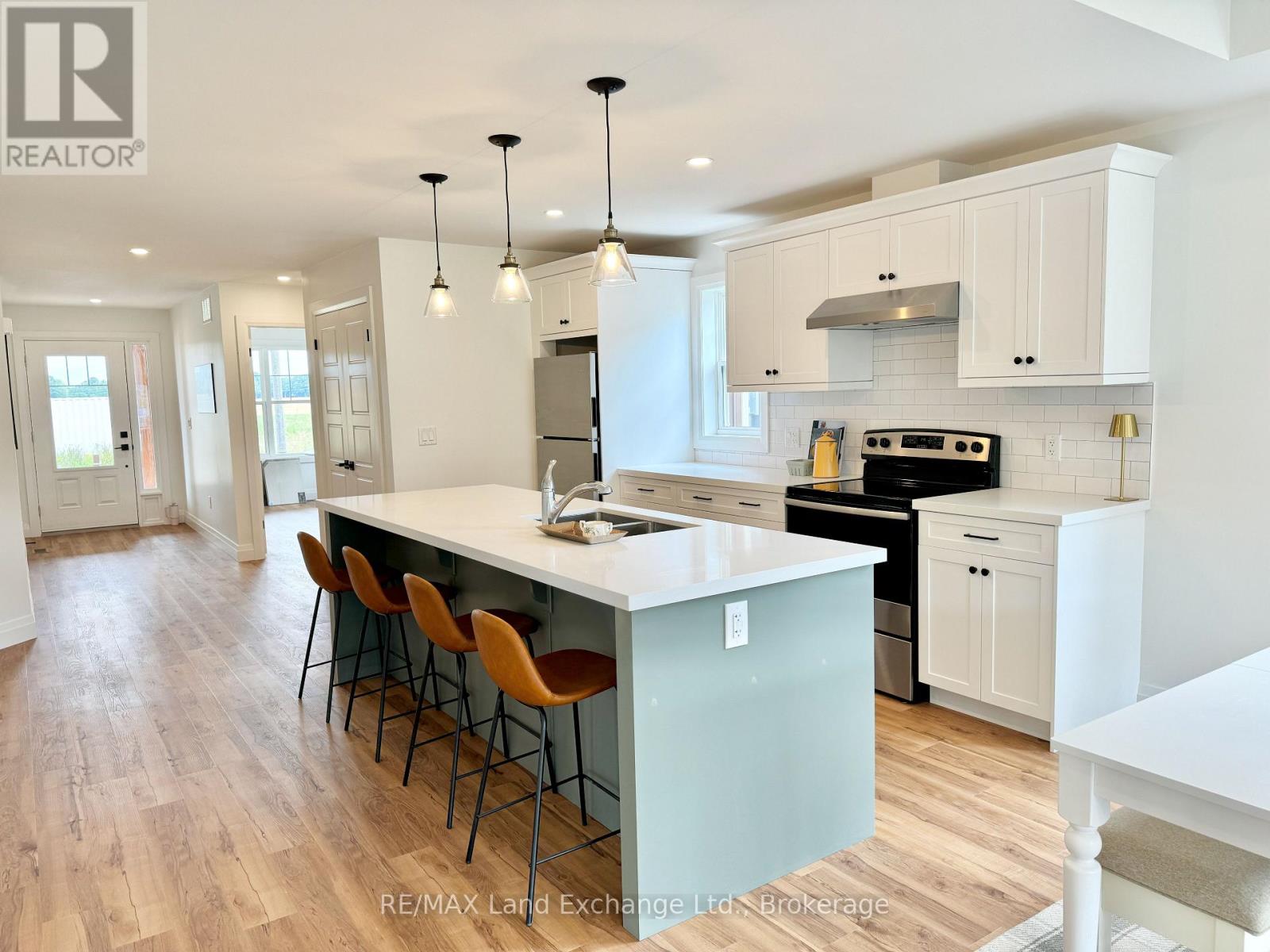 94 Eagle Court, Saugeen Shores, Ontario N0H 2C3 - Photo 4 - X13236102