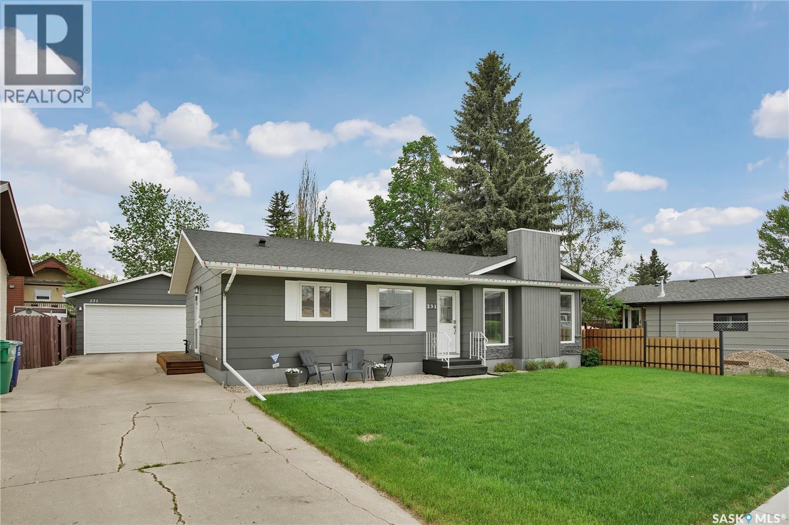 231 Roborecki Crescent, Saskatoon, Saskatchewan  S7K 5L1 - Photo 2 - SK038064