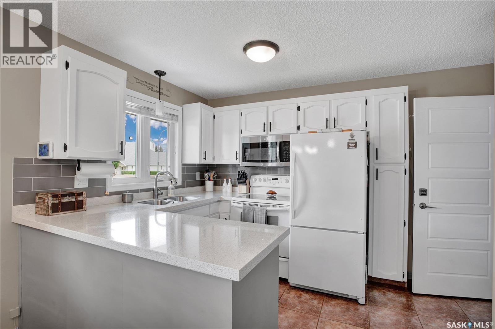 231 Roborecki Crescent, Saskatoon, Saskatchewan  S7K 5L1 - Photo 6 - SK038064
