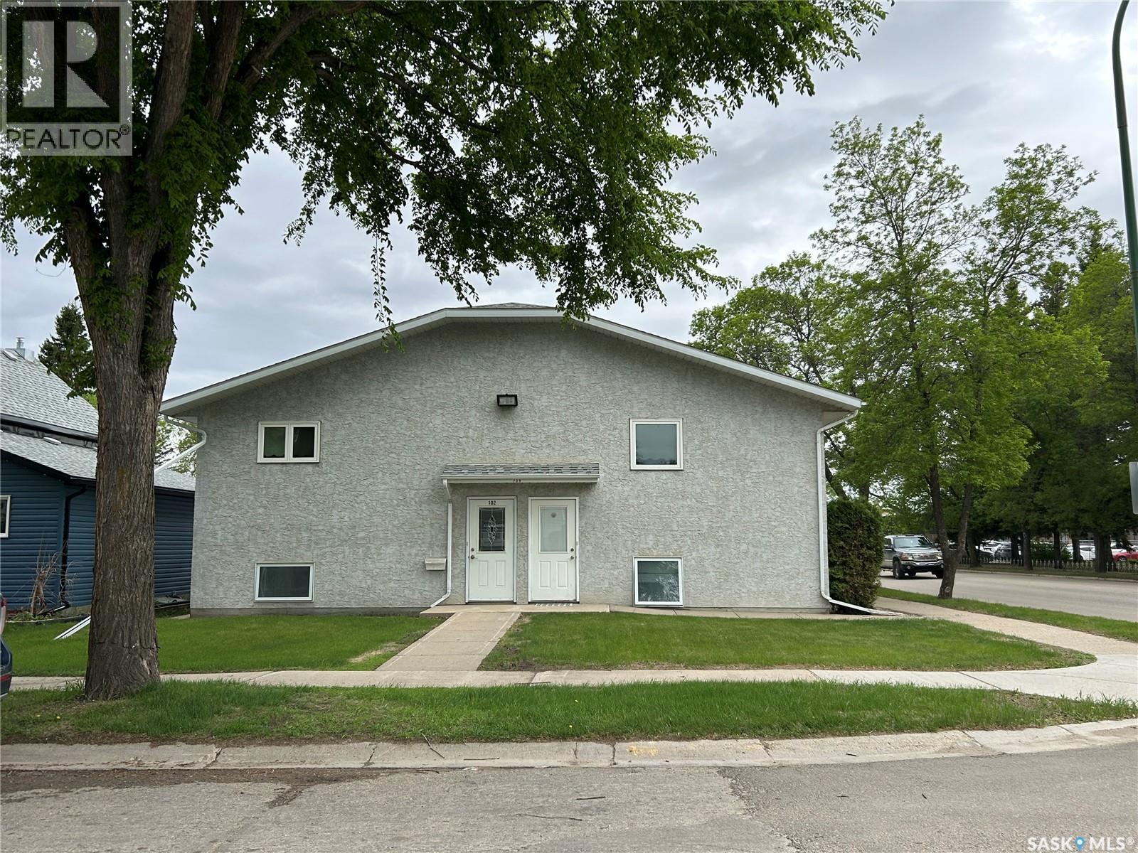 202 739 10th Street, Humboldt, Saskatchewan  S0K 2A0 - Photo 1 - SK037961