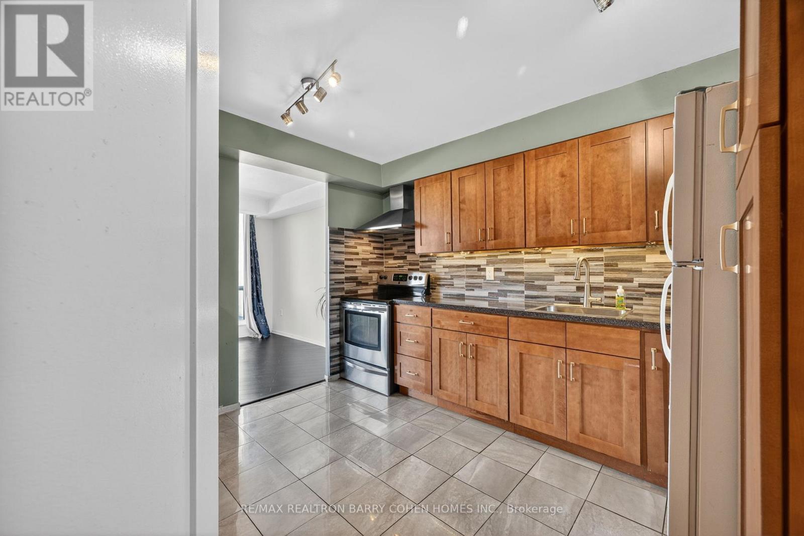 304 - 150 Neptune Drive, Toronto, Ontario  M6A 2Y9 - Photo 4 - C13236010