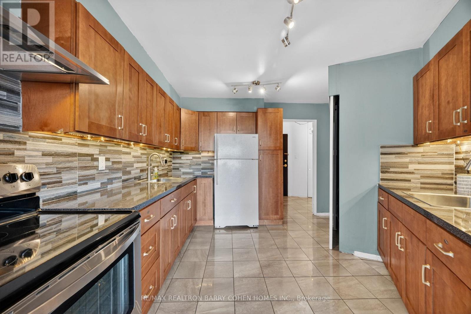 304 - 150 Neptune Drive, Toronto, Ontario  M6A 2Y9 - Photo 5 - C13236010